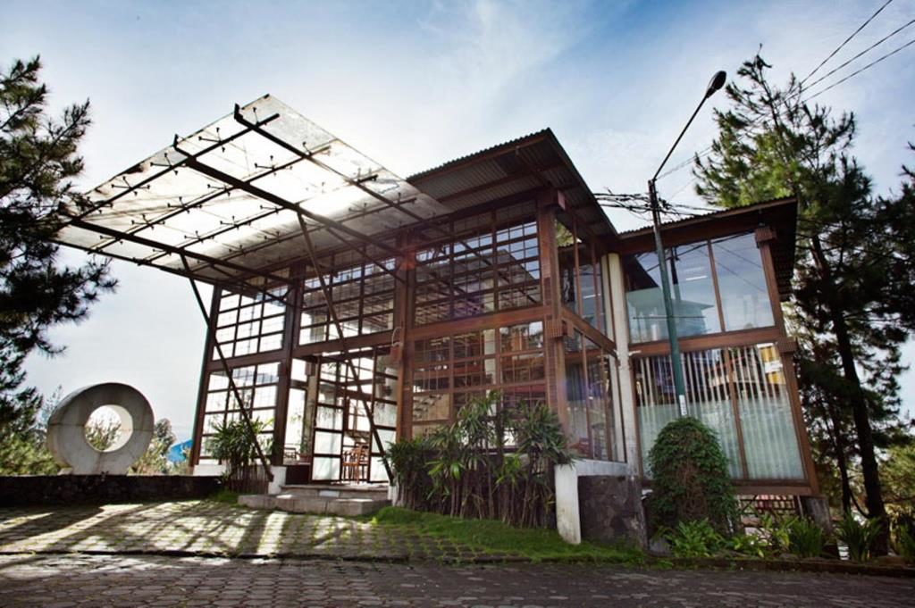 Indahnya Panorama Alam di Villa Air Natural Resort Lembang Bandung ...