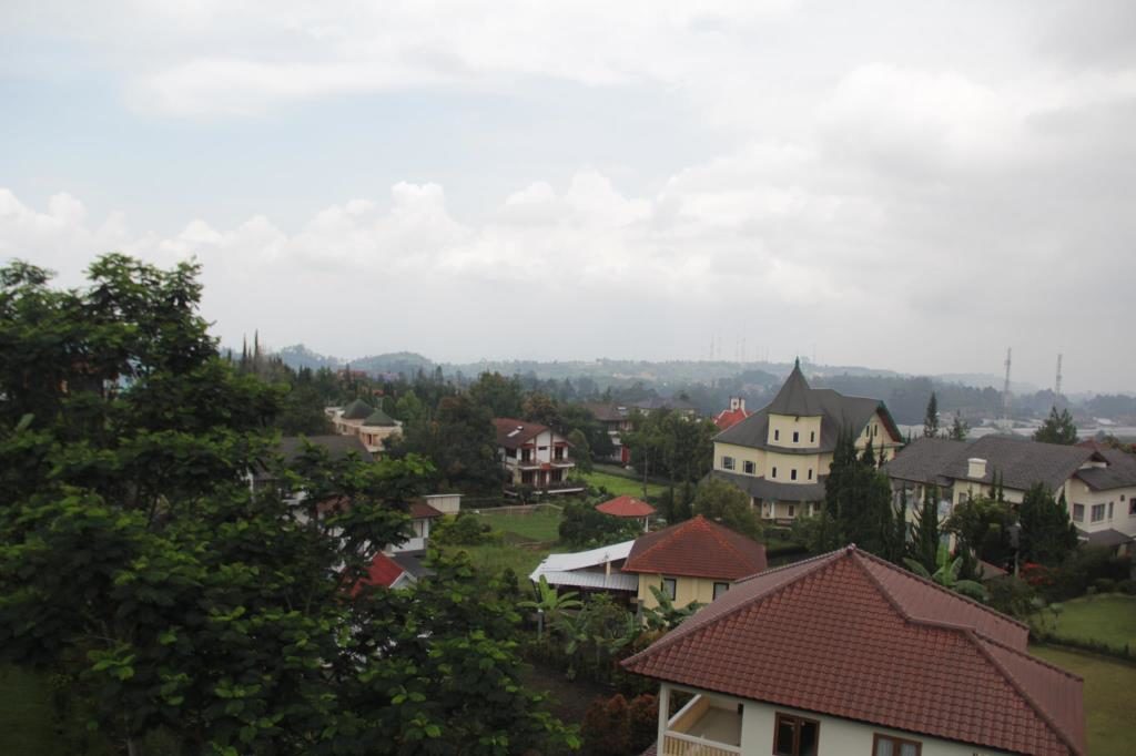 Indahnya Panorama Alam di Villa Air Natural Resort Lembang Bandung ...